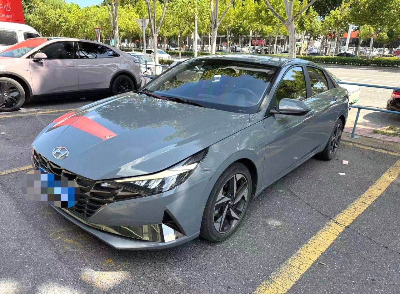 Hyundai Elantra  комплектация LUX — фото 1
