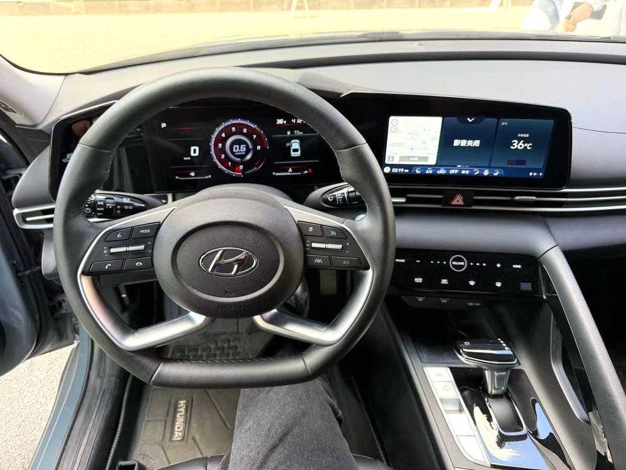 Hyundai Elantra  комплектация LUX — фото 7
