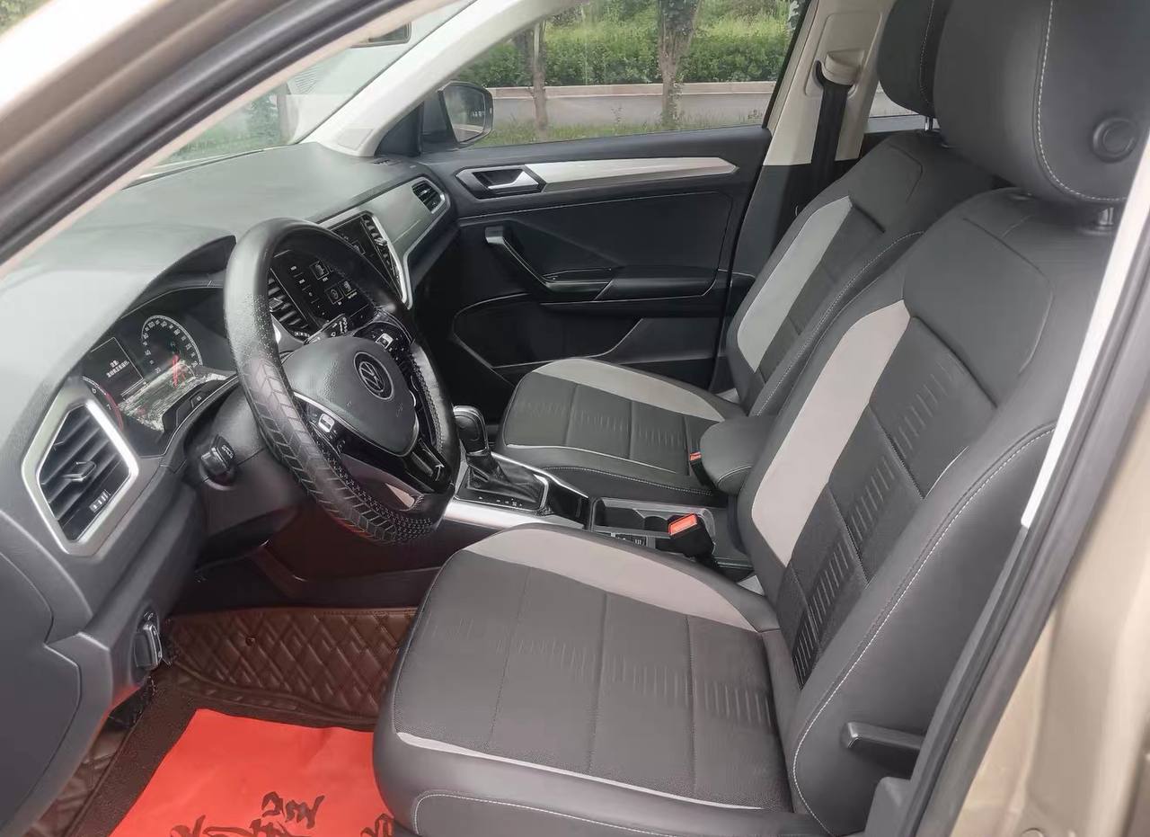 VOLKSWAGEN T-Roc 280 Tsi  Comfort Edition — фото 2